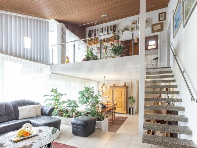 Adlerhorst, 7 Zimmer Villa mit Weitblick, Wintergarden & Indoor Pool, 220 m² NWF, Schwyz SZ