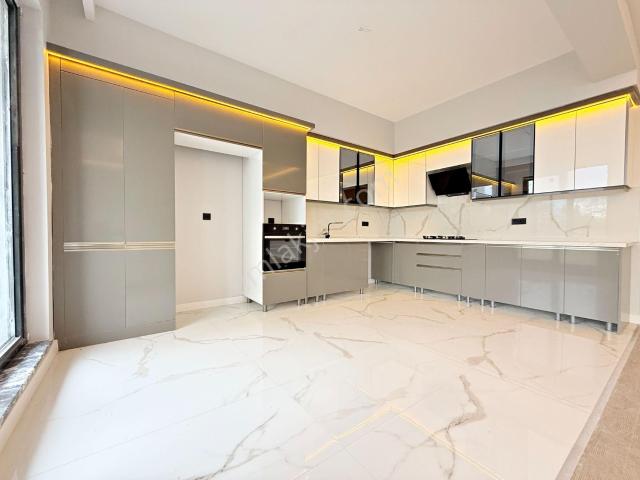 Adliye Yakını Merkezi Konumda_oturuma Hazır_ultra Lüx 4+1 Villa
