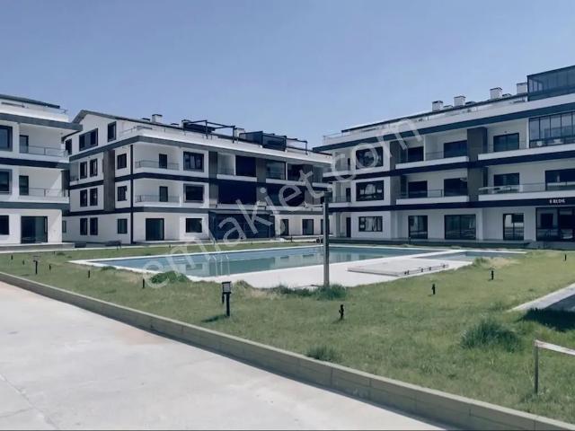 Adra Çınar Sitesinde 1+1 Eşyalı Köşe Daire Satılık