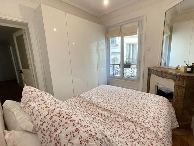 Adresse d'exception ? à proximité immédiate des Champs Élysées