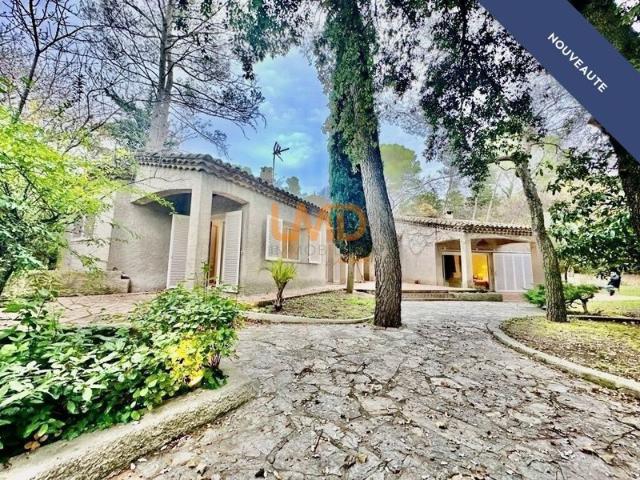 adresse d'exception villa plain pied parc arboré beaux volumes