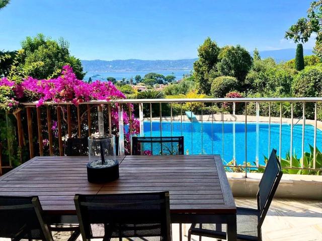 Adresse exclusive – Appartement de luxe avec vue mer et pisc. 133m² Antibes