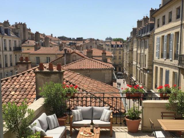Adresse Privilégiée: Un Duplex Rare avec Extérieur d’Exception