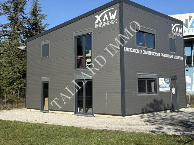 Aérodrome Tallard, local professionnel + appartement de type. 132m² Tallard