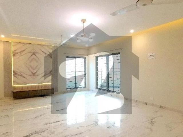 Aesthetic Flat Of 10 Marla For Rent Is Available Askari 11 Sector D