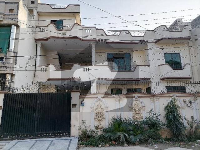 Aesthetic Prime Location House Of 10 Marla For Sale Is Available