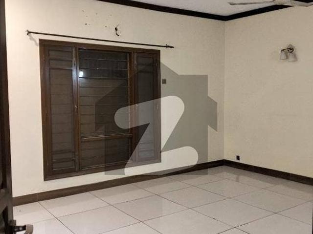 Aesthetic Prime Location House Of 400 Square Yards For sale Is Available