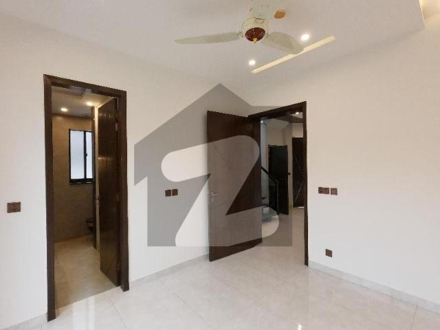 Aesthetic Prime Location House Of 5 Marla For sale Is Available DHA 9 Town Block B
