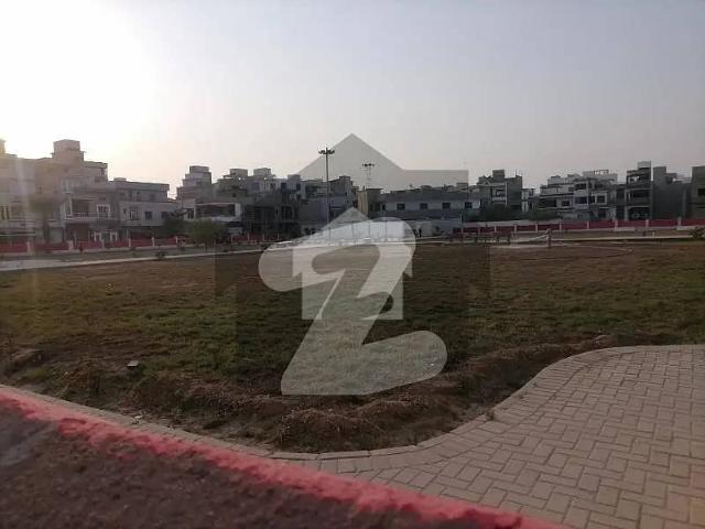 Aesthetic Prime Location Residential Plot Of 200 Square Yards For Sale Is Available