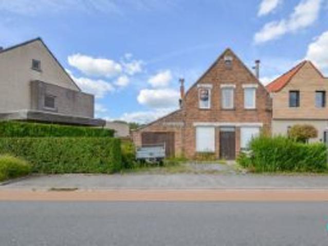 Af te breken HOB op goed bereikbare locatie te Ardooie