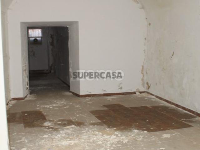 Afonso Costa 54 Loja Convertível Oportunidade de Reabilitação