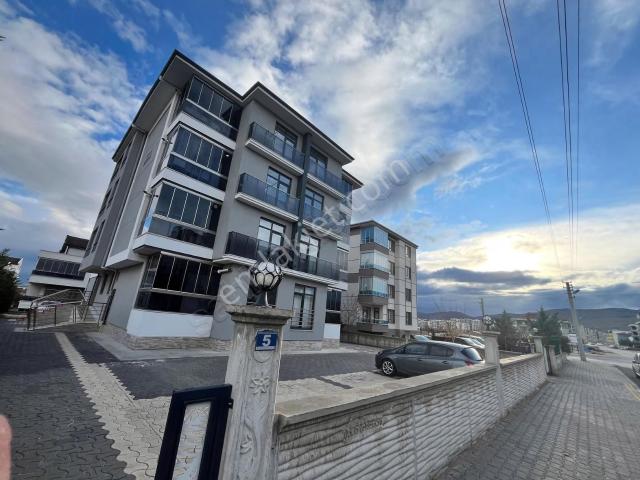Şafak Caddesi Üzeri Satılık 2+1 Daire