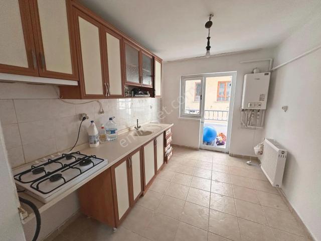 Şafaktepe Mahallesinde Yatırımlık Balkonlu 2+1 Satılık Daire
