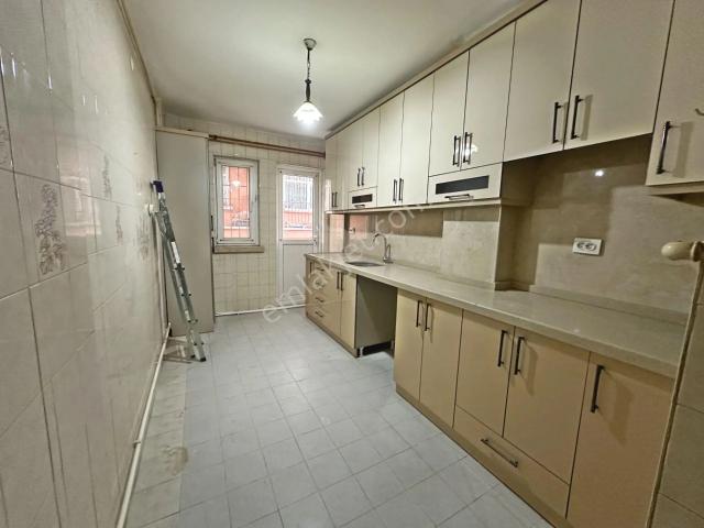 Şafaktepe Park Yakını Bağımsız Salon Ön Cephe 3+1 Satılık Daire