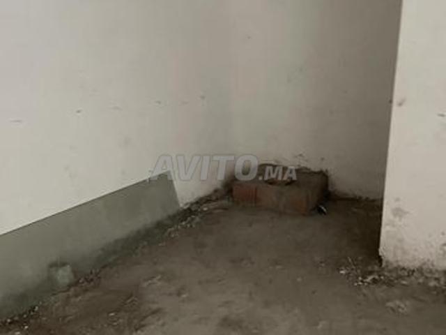 Affaire azez, Magasin à vendre