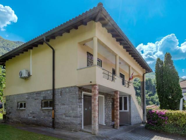AFFASCINANTE CASA DI 4.5 LOCALI CON GIARDINO A CADENAZZO