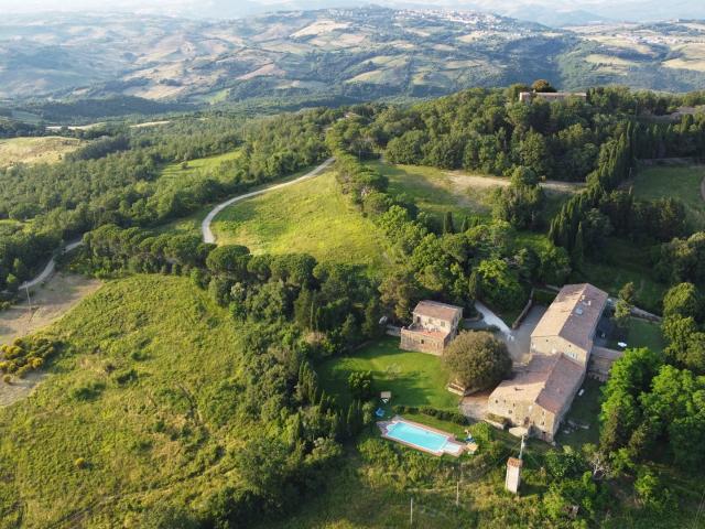 Affascinante casa di campagna con piscina e dependance a Pom. 944m² Pomarance