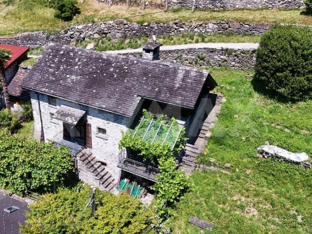 Affascinante casa in pietra con giardino e terrazza panoramica