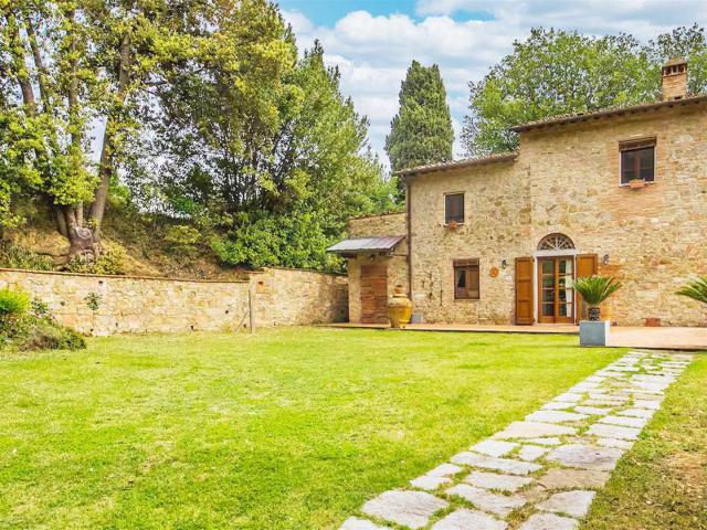 Affascinante Casale di 4 Camere, Ristrutturato, con Piscina. 272m² Gambassi Terme