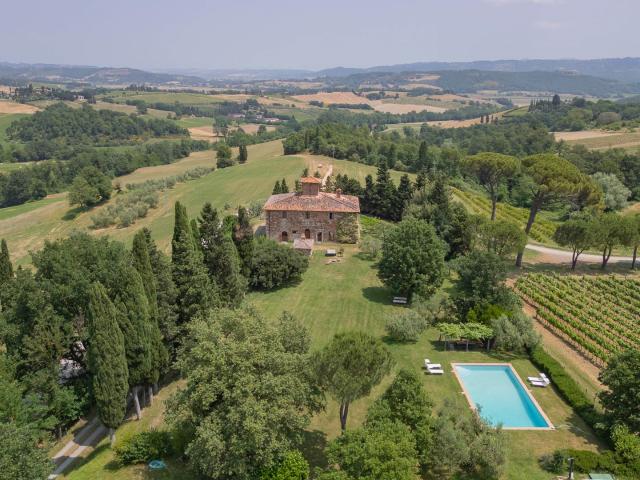 Affascinante casale ristrutturato in campagna nel Cetonese 682m² Cetona