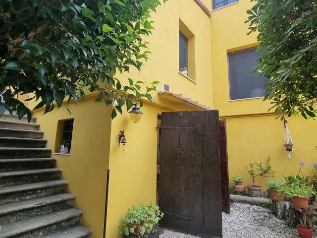 Affascinante casetta di town house rustico del XIX secolo co. 160m² Fauglia