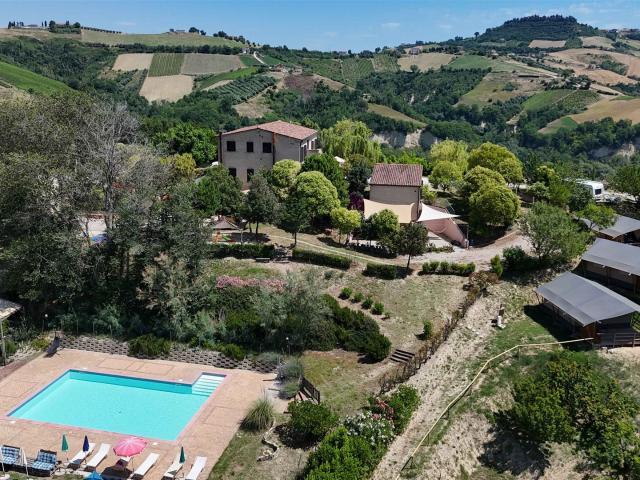 Affascinante agriturismo in vendita a Montefiore dell’Aso 400m² Montefiore dell'Aso