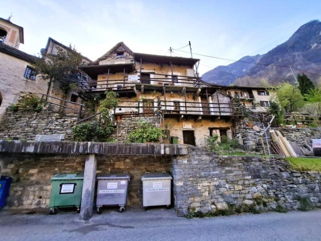 Affascinante rustico nella pittoresca regione Verzasca / Corippo, Cantone TI