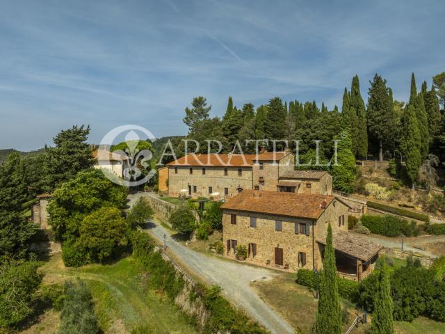 Affascinante villa seicentesca con borgo rurale circondato d. 4205m² Gambassi Terme