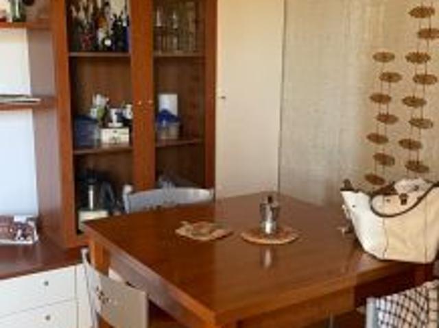 Affittasi 1 stanza singola a donna