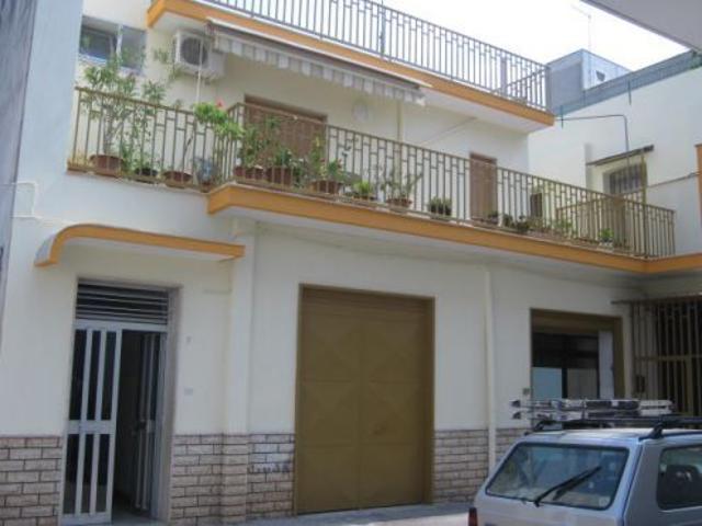 AFFITTASI 2 CAMERE IN APPARTAMENTO CENTRALE A GROTTAGLIE