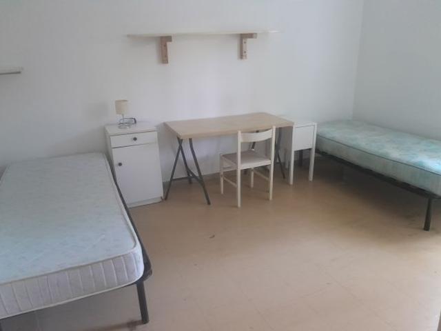 AFFITTASI 4 POSTI LETTO SARAGOZZA