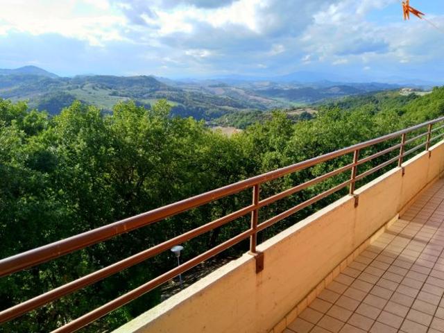 AFFITTASI a URBINO a STUDENTESSA IN VIA ZEPPI n.12A