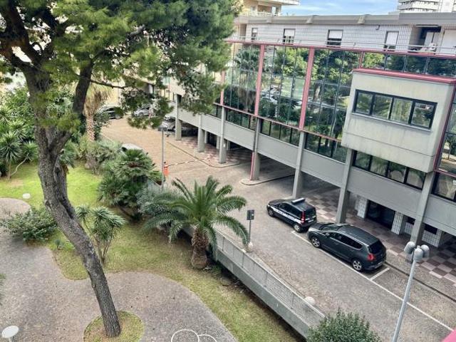 affittasi a referenziati appartamento attico bivani arredato con posto auto