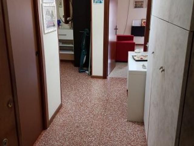 Affittasi ampia camera matrimoniale 16 mq