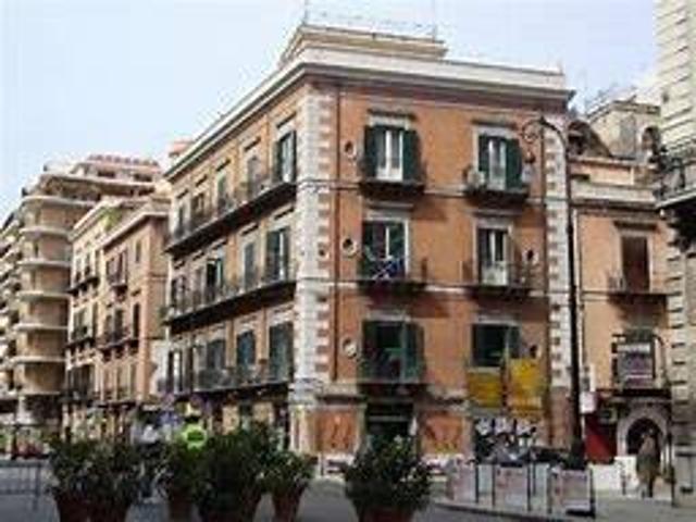 Affittasi Appartamento, Monolocale via Ostilia, Roma Annunci Roma Roma Rif.74053