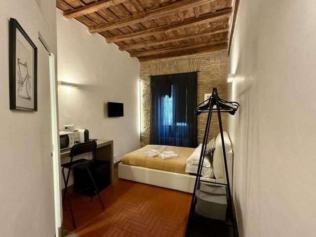 Affittasi Appartamento, MONOLOCALE VIA DELLE COLONNELLE CENTRO STORICO Annunci Roma Roma Rif.637584