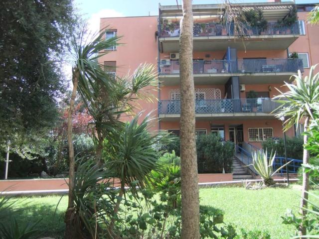 Affittasi Appartamento, AXA vicino Piazza Eschilo 100 mq con terrazzo ottimo stato Annunci Roma, Zona Axa Rif.628490