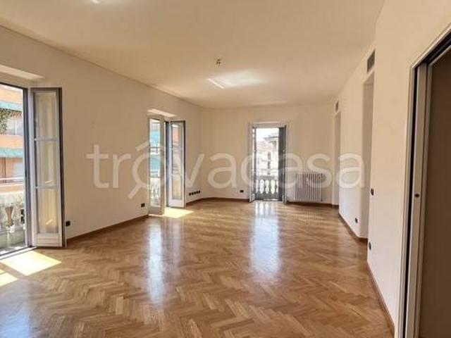 Affittasi appartamento a Milano via Ariberto, 20, Corso Genova