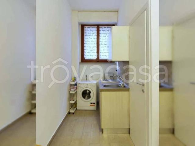 Affittasi appartamento a Milano via Cola di Rienzo, Solari