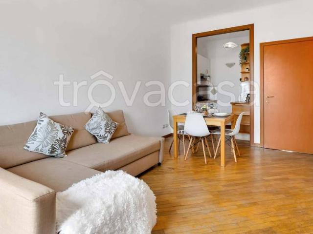 Affittasi appartamento a Milano, Washington