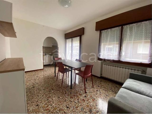 Affittasi appartamento a Venezia, Mestre