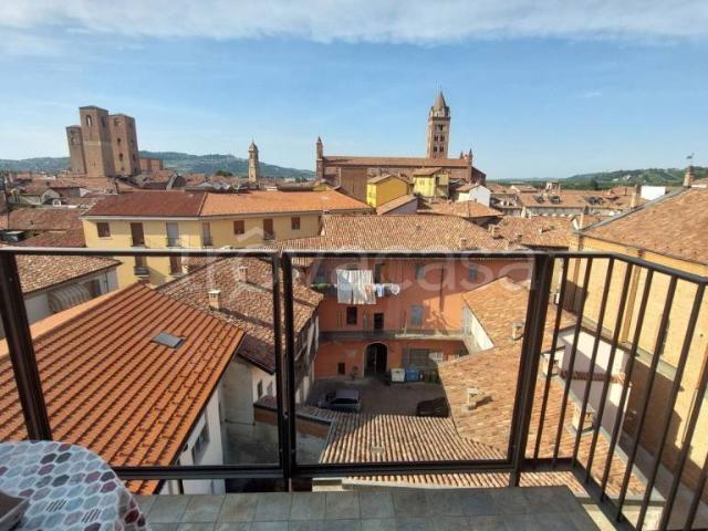 Affittasi appartamento ad Alba via Mandelli