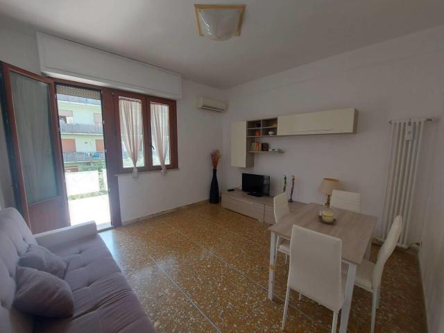 Affittasi Appartamento, AFFITTO STAGIONE ESTIVA BILOCALE RISTRUTTURATO VIALE ITALIA Annunci Ladispoli Roma Rif.627323