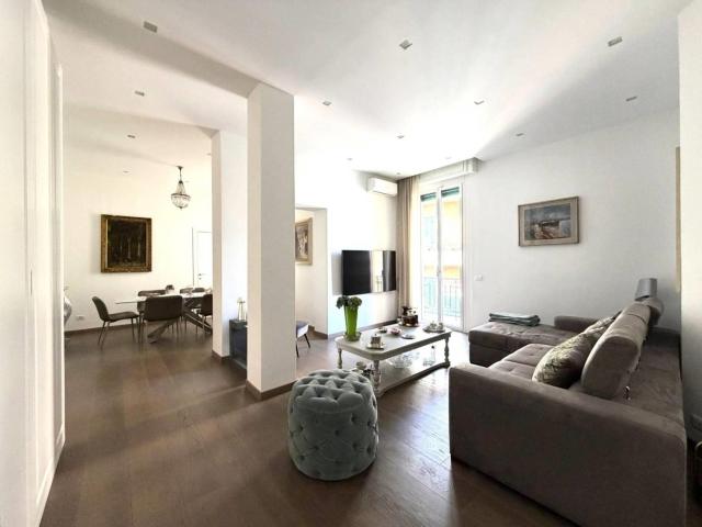 Affittasi Appartamento, Amazing bright fully furnished 3 bedroom apartment Annunci Roma Roma Rif.631470