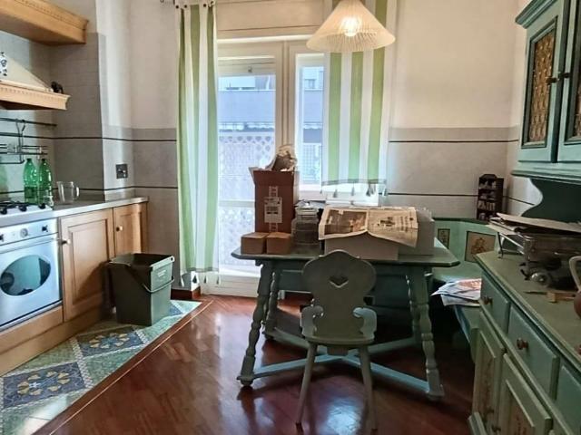 Affittasi Appartamento, AMPIO APPARTAMENTO CON BOX AUTO Annunci Roma Roma Rif.626686