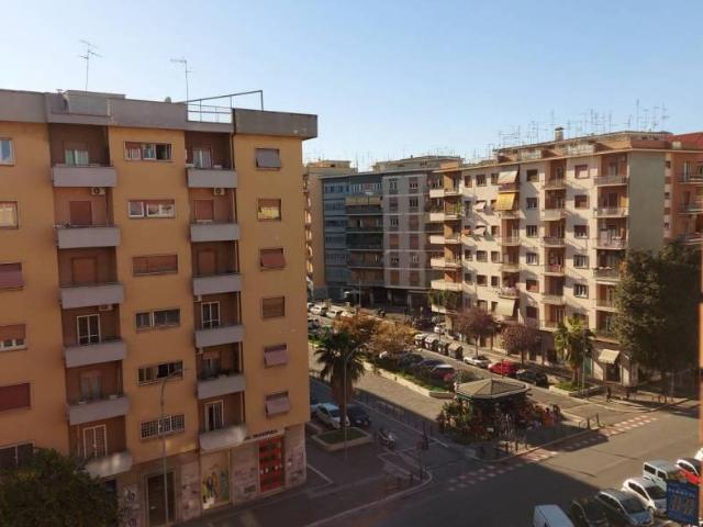 Affittasi Appartamento, Ampio trilocale, 90 mq Via Publio Valerio, Don Bosco, Roma Annunci Roma, Zona Cinecittà Rif.66499