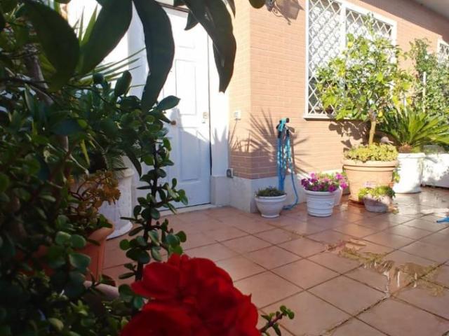 Affittasi Appartamento, APPARTAMENTO 120 MQ. ARREDATO CON TERRAZZI ZONA INFERNETTO Annunci Roma, Zona Infernetto Rif.340136