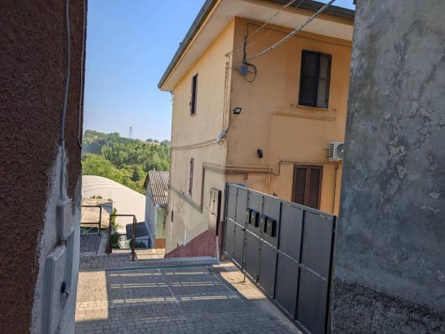 Affittasi Appartamento, APPARTAMENTO 1 in affitto a Colleferro, VICOLO FELICI Annunci Colleferro Roma Rif.648336