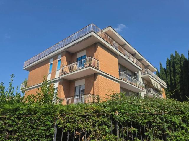 Affittasi Appartamento, Appartamento 3 camere da letto con ampi balconi Annunci Genzano di Roma Roma Rif.651643