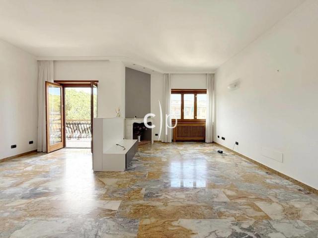 Affittasi Appartamento, APPARTAMENTO AL 3°PIANO DI 130 MQ CON TERRAZZO Annunci Roma Roma Rif.638983